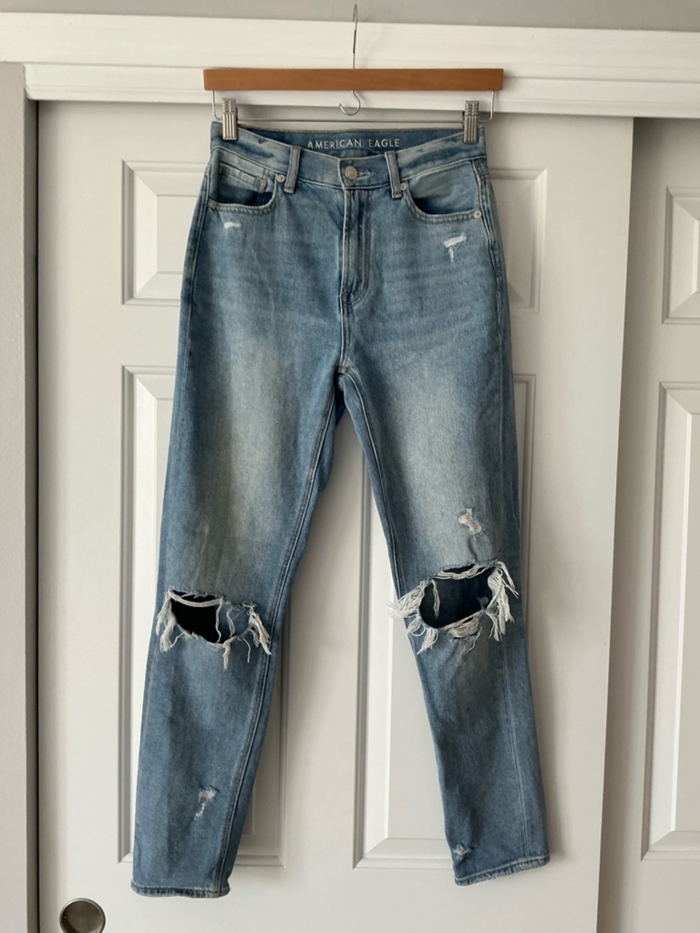 American Eagle Outfitters Light Blue Ripped Distressed Mom Jeans 0